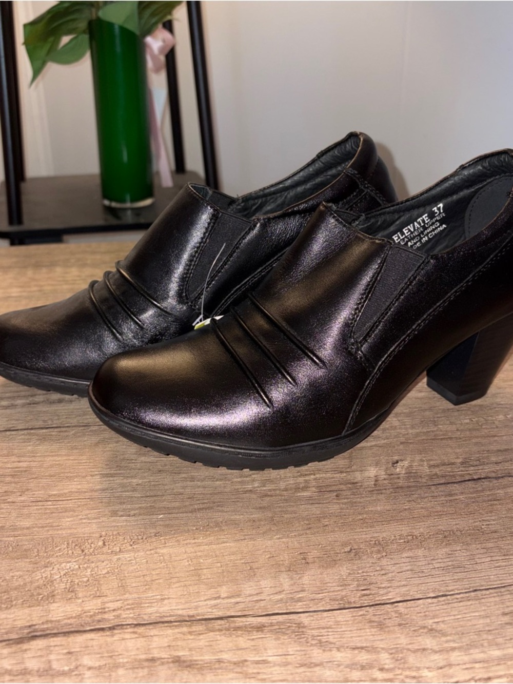 Spring Step Women Size 37 (US 6.5)  Black Leather Ankle Boots Slip-On Heeled